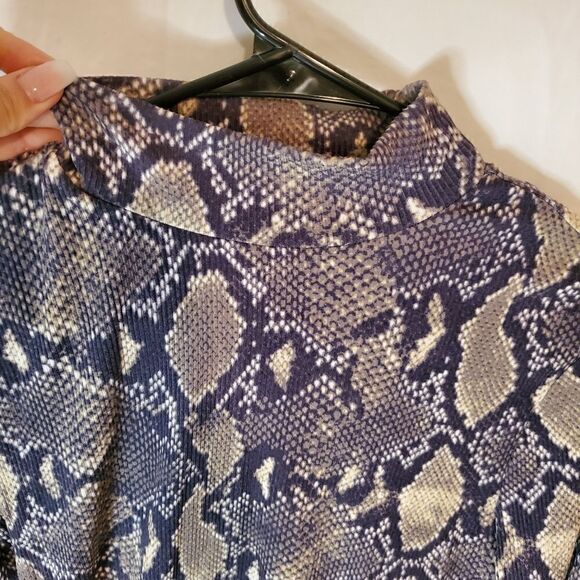 COPY - No boundaries snake print long sleeve new no tags - Picture 3 of 5